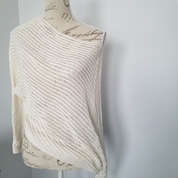 BCBG Maxazria Asymmetric cream Top - Picture 6 of 6